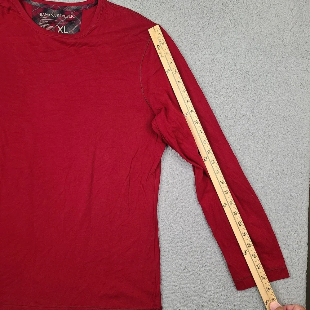 Banana Republic T-Shirt Mens XL Red Long Sleeve Crew Neck Cotton